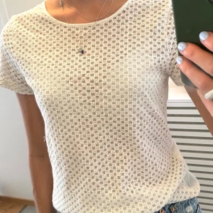 Tommy Hilfiger Blus  - Knappt använd Tommy Hilfiger blus. Inköpt på NK - Storlek Small. 