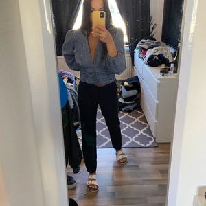 Kostymbyxor  - Kostymbyxor som är för stora för mig 