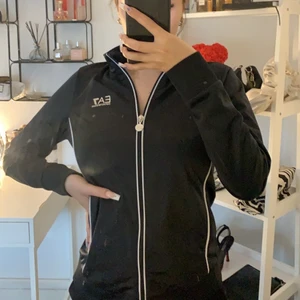 Armani tröja  - Jätte ball Armani tröja!