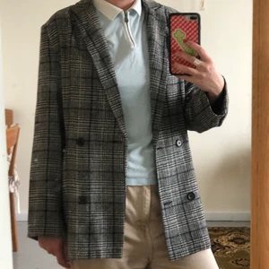 Rutig kavaj - Rutig kavaj från Boohoo! Superfin!! <3 kan mötas i Sthlm eller frakta kram hej