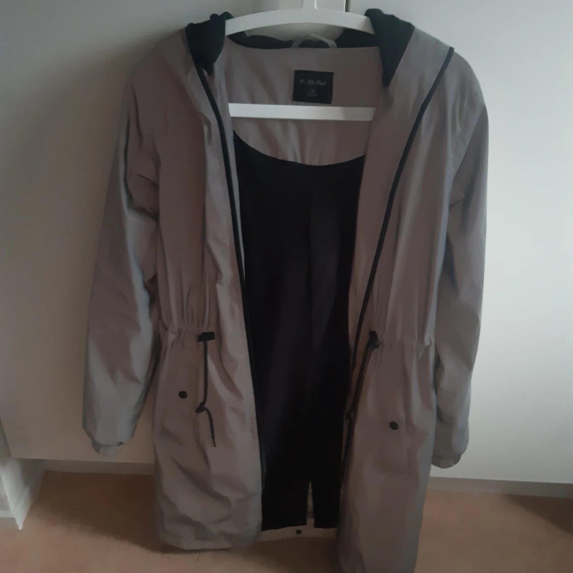 Lång reflex jacka med luva - 91