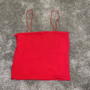 Linne - Rött ribbat linne från Bik Bok i storlek S. Köp för 40kr (+ frakt). 