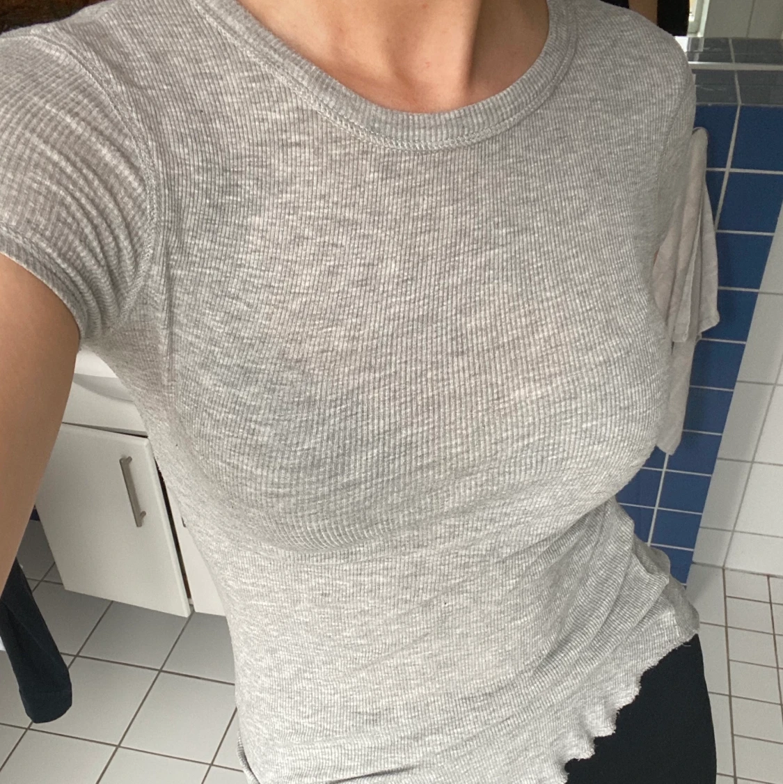 Grå stretchig T-shirt 