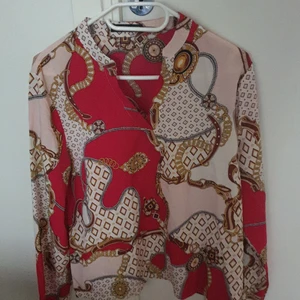 Blus från Shein - Ny blus från Shein, storlek L, EU 40/42 passar dig som har storlek M och L.