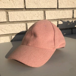 Keps - Pastellrosa keps från BikBok i nyskick!