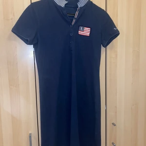 Klänning från Bondelid  - En fin klänning från Bondelid i storlek S men skulle passa bättre som XS.