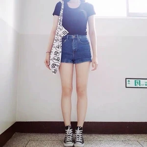 Mörkblå Jeans shorts  - Matchar allt! Knappt använda! 