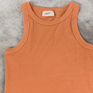 Linne - Säljer detta orangea linne från ginatricot i storlek S. Aldrig använt!🤍