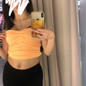 Topp - Denna söta topp säljer jag för 30 kr som ja köpte från new yorker för 60 kr ja använder inte den eftersom jag passar inte i den. Storlek XS ni kan pruta❤️