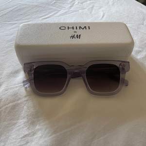 Lila Chimi x H&M brillor, aldrig använda så inte en enda repa eller liknande säljs endast för jag har ett par likadana i grön