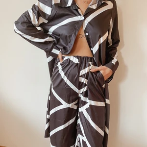 One-piece dress - Otroligt snygg one-piece passar de flesta storlekar och kan användas på olika sätt. 