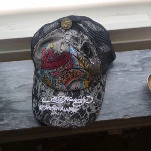 ed hardy keps  - Lägger upp igen pga oseriös köpare. Skitfin äkta ed hardy keps med lappen kvar.
