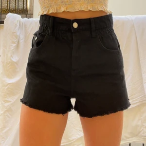 Bershka - Helt nya jeans shorts från Bershka. Storlek Small. Aldrig använda pga felköp.
