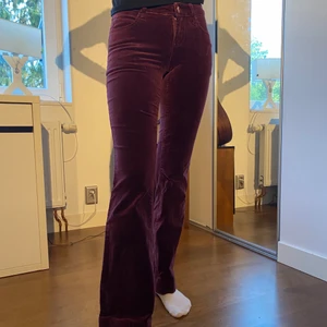 Byxor  - Superfina vinröda byxor i superskönt material😍 säljer pga dom är lite för försmå tyvärr :(( 