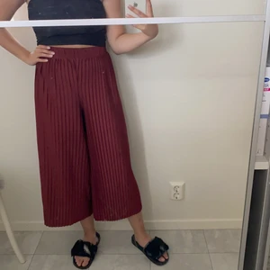 Röda byxor - Flowiga, sköna