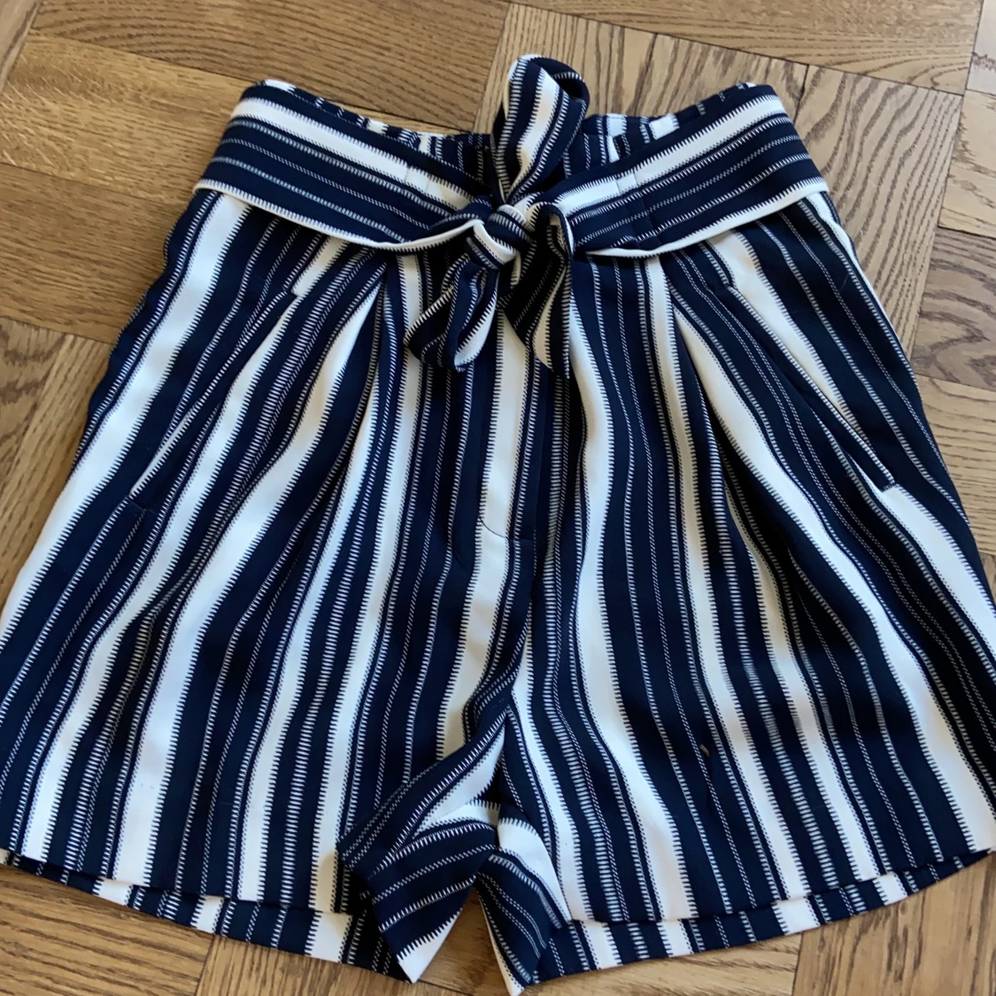 Luftiga, randiga shorts - 90