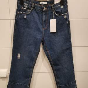 Jeans från Zara i storlek 38. Tyvärr har de inte kommit till användning 💙✨ Gratis frakt  💕