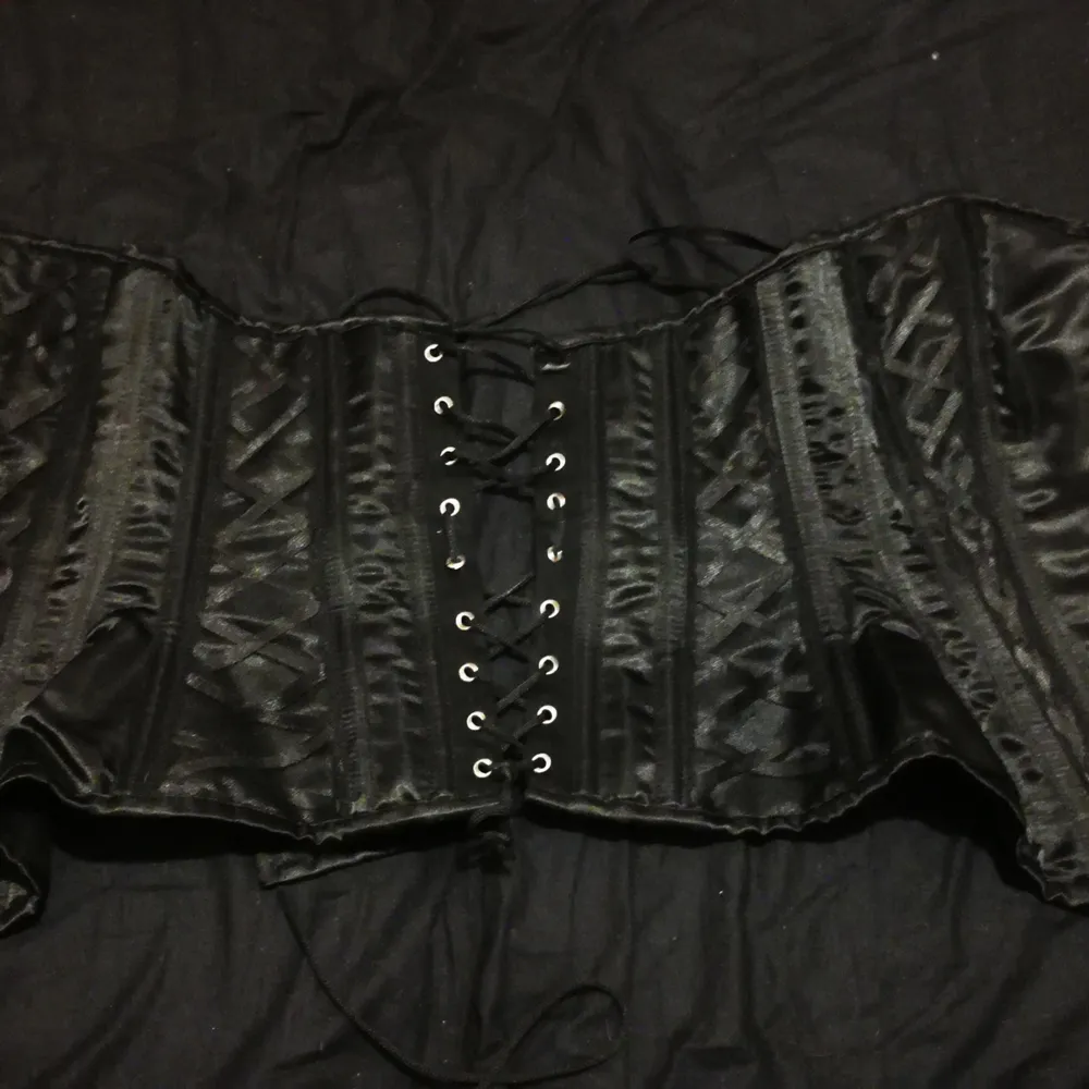 Black corset in good condition, svart korsett I bra skick . Toppar.