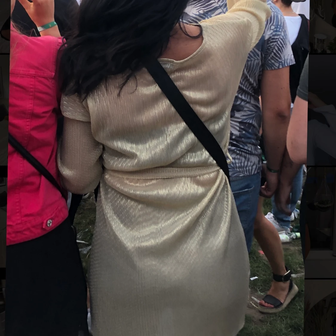 Guldig klänning 👼🏾 - 90