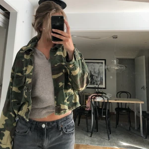 Militärjacka - Supercool croppad militärjacka. Frakt ingår inte