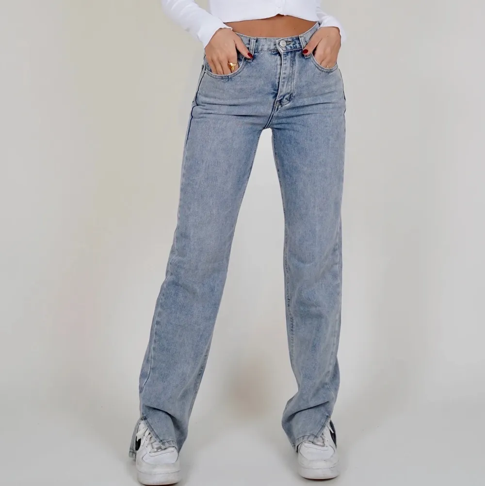 säljer mina fina lexi jeans från venderbys då de inte kommer till användning, samt att de är lite för små för mig:/ de är i superfint skick!💕 storlek xs! köparen står för frakten! skriv privat för fler bilder!. Jeans & Byxor.