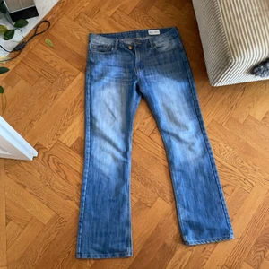 Bootcut jeans - Aldrig använda, bra skick. Funkar för killar också