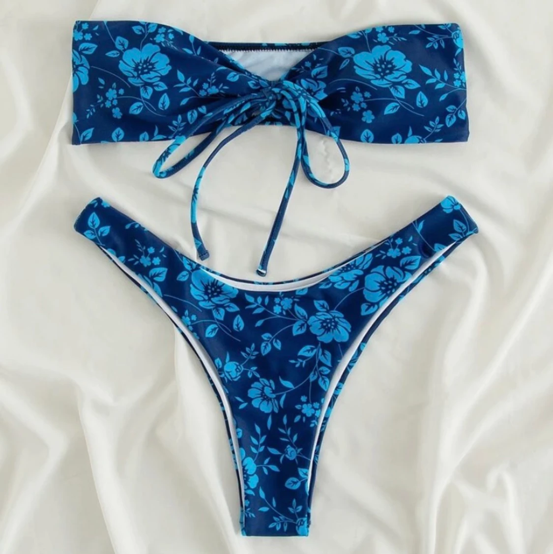 Blå blommig bikini