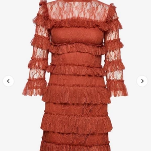 By malina dress  - Säljer min by malina klänning i orange/rostfärgad, den är endast använd en gång, den är som nyskick ❤️