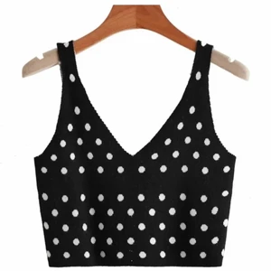 Populär Zara-topp - Typ aldrig använd. Superbra skick.  BUDGIVNING FRÅN 100kr, BUDA I KOMMENTARERNA Köpare betalar för frakt. Skriv vid fler frågor🥰 BUDGIVNINGEN AVSLUTAS NÄR ETT BUD HAR VARIT I 24 H