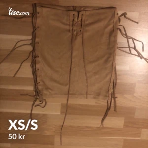 Kjol 30kr - Passar bra xs/s. 