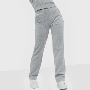 Juicy couture byxor - Intressekoll för mina juice couture byxor. De är endast används ca 3 gånger. De är i storlek XXS men passar även XS. Nypris är 1000kr