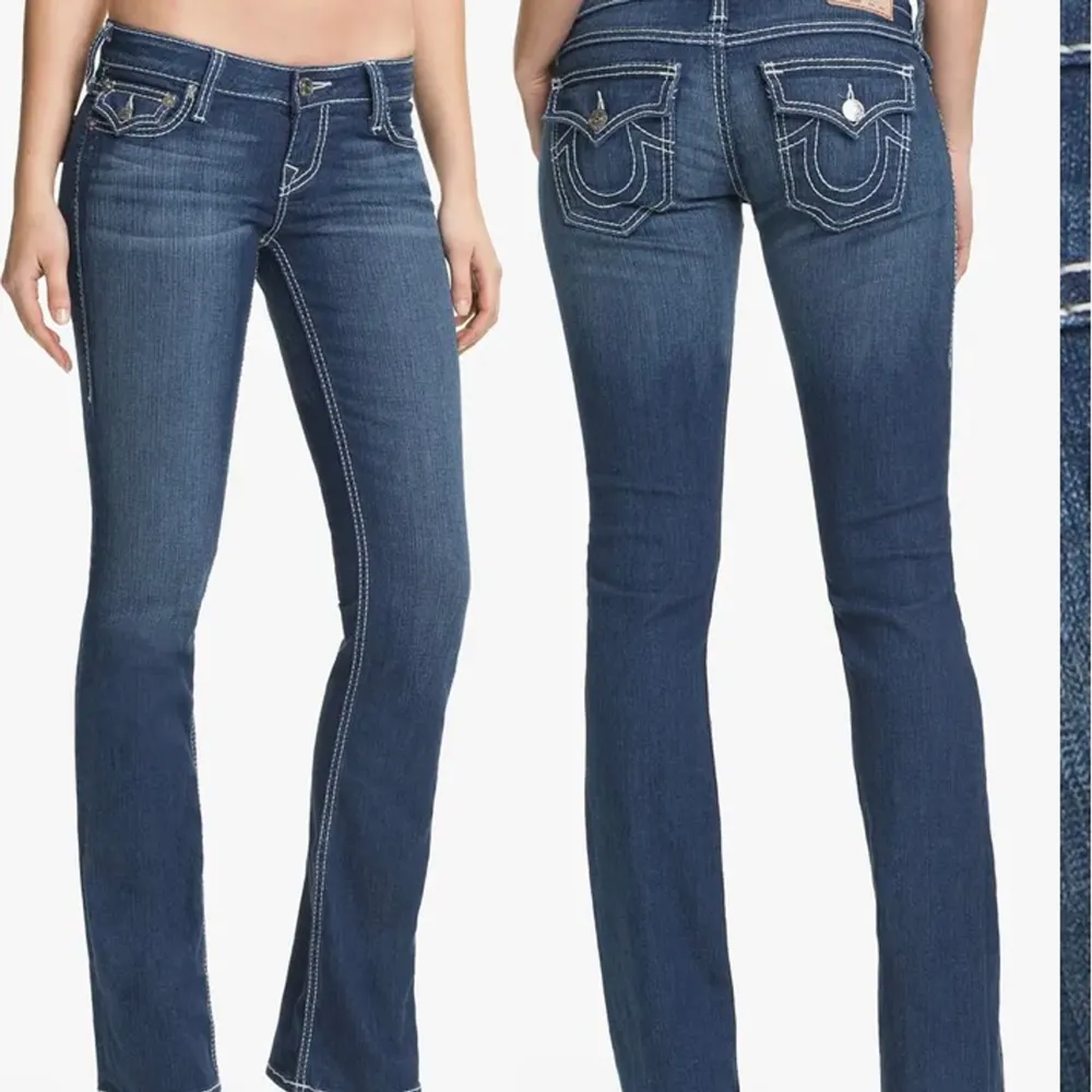 Säljer ett par jättesnygga lowwaisted jeans från True Religion i modellen ”Becky” som tyvärr inte har kommit till använding då de är förlånga för mig (jag är 155cm). Innerbenslängden är 85cm och de är stretchiga i materialet. Inga defekter förutom att dragkedjan är förstörd på ett ställe (som inte syns då det är på insidan) men den går att dra upp och ner ändå! Skriv för mer info❤️. Jeans & Byxor.