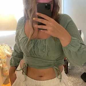 Grön blus  - Fin grön blus. Nästan oanvänd. Frakt tillkommer!