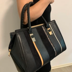 Väska  - Köpt i London från okänd butik! Väldigt rymlig 