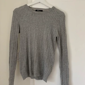 Topp från Gina Tricot - Grå topp från Gina Tricot <3 storlek M!!