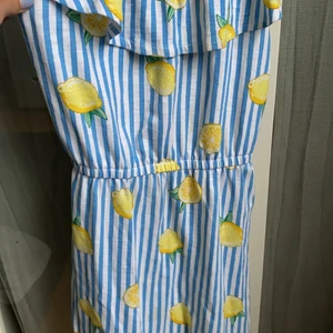 Citron klänning  - 🍋Vit blå randig med citroner på🍋
