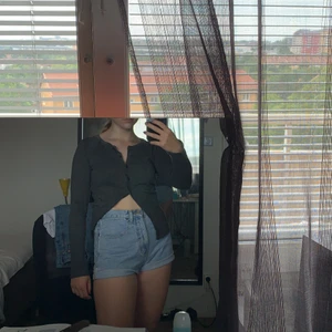 Kofta - Söt grå kofta 