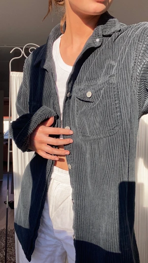 Manchester skjorta - Super fin Manchester skjorta som är använde endast ett fåtal gången, storlek L för en härligt oversized fit! Kommer ifrån Zara✌🏼