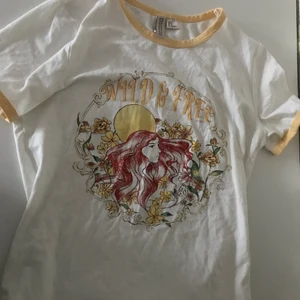 Söt tshirt med tryck  - Tshirt från hm med somrigt tryck 