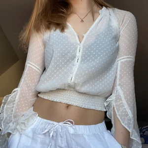 Söt topp - En gullig topp från bikbok som är superfin till sommaren !! Väldigt fint skick💓