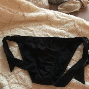 Bikini underdel - Sitter bra