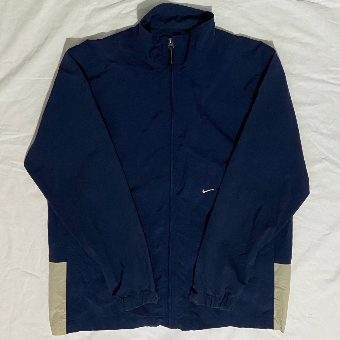 Nike jacka storlek L, passar M också