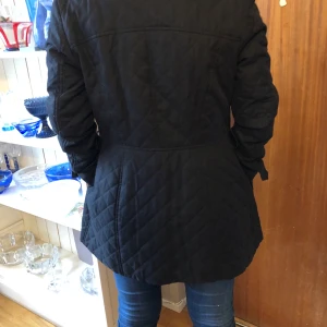 Burberry - Storlek 38 i superfint skick . Dyr som f........n i nypris