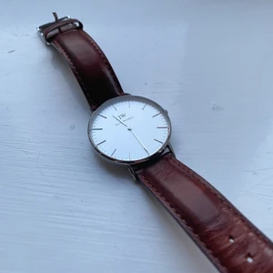 Klocka Daniel Wellington - Knappt använd klocka. 