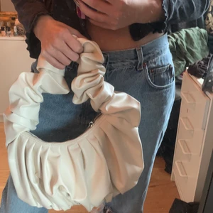 Väska asos vit - Så fin väska från asos aldrig använd!