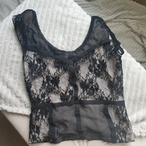  Tröja - Står S men skulle säga  XS. 