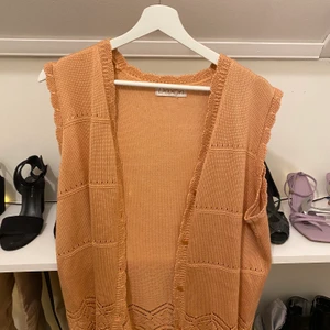 Virkad väst - Köpt på secondhand men är i super-skick! Storlek XL. Köpare står för frakt💕