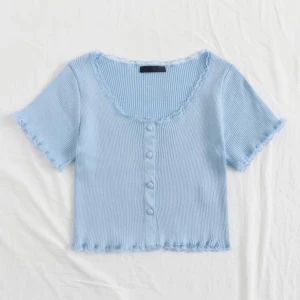 Fin blå topp - Jätte fin topp som tyvärr inte kommer till användning. Storlek S och aldrig använd. Jätte bra kvalite och väldigt skön på! Kontakta för frågor eller fler bilder. Köpare står för frakt