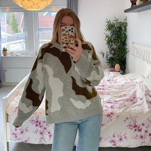 Stickad tröja - Säljer en stickad tröja. Superskön, varm och i fint skick! Strl S. Köpare står för frakt💗