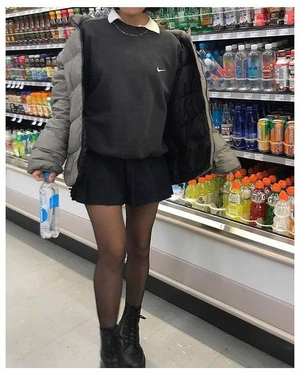 Svart tenniskjol - Frakt 48kr